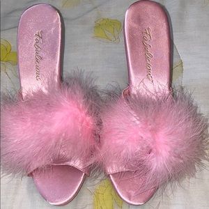 Fabulicious pink fluffy heels 💓